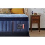 Stearns and Foster Lux Hybrid Firm Mattress - Image 4